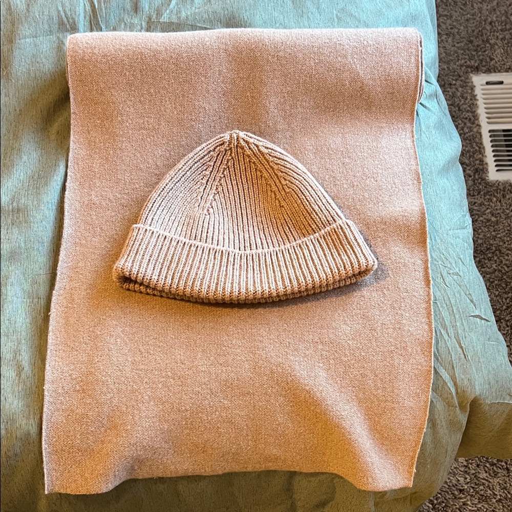 Cashmere mix hat/scarf set